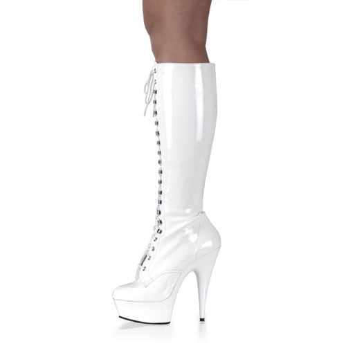 Stiefel aus Stretchlack mit Schnürung
