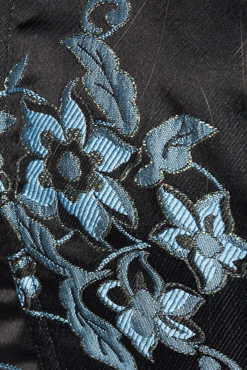 Premium Bluse & Dirndl aus edlem Jacquard