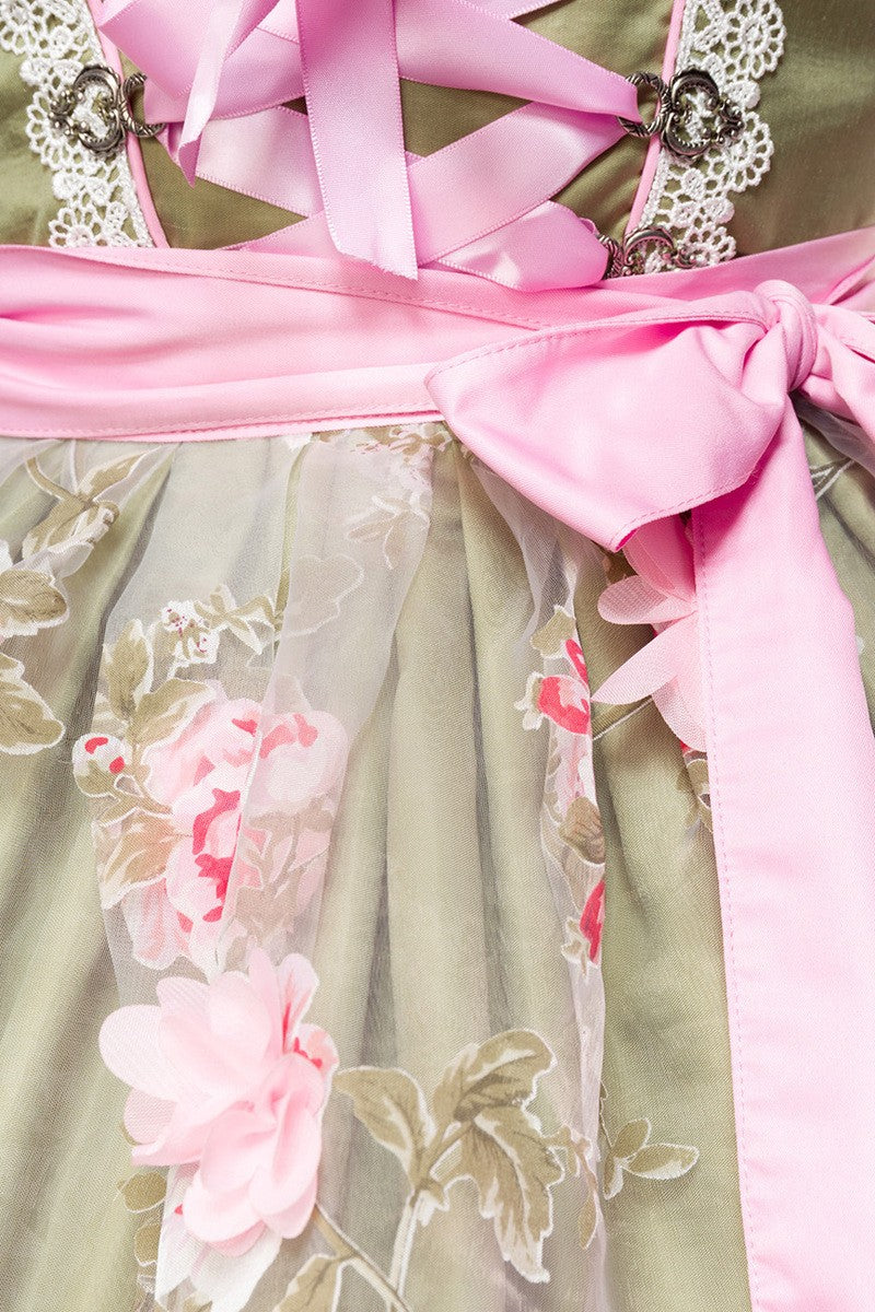 Dirndl mit Blumenschürze