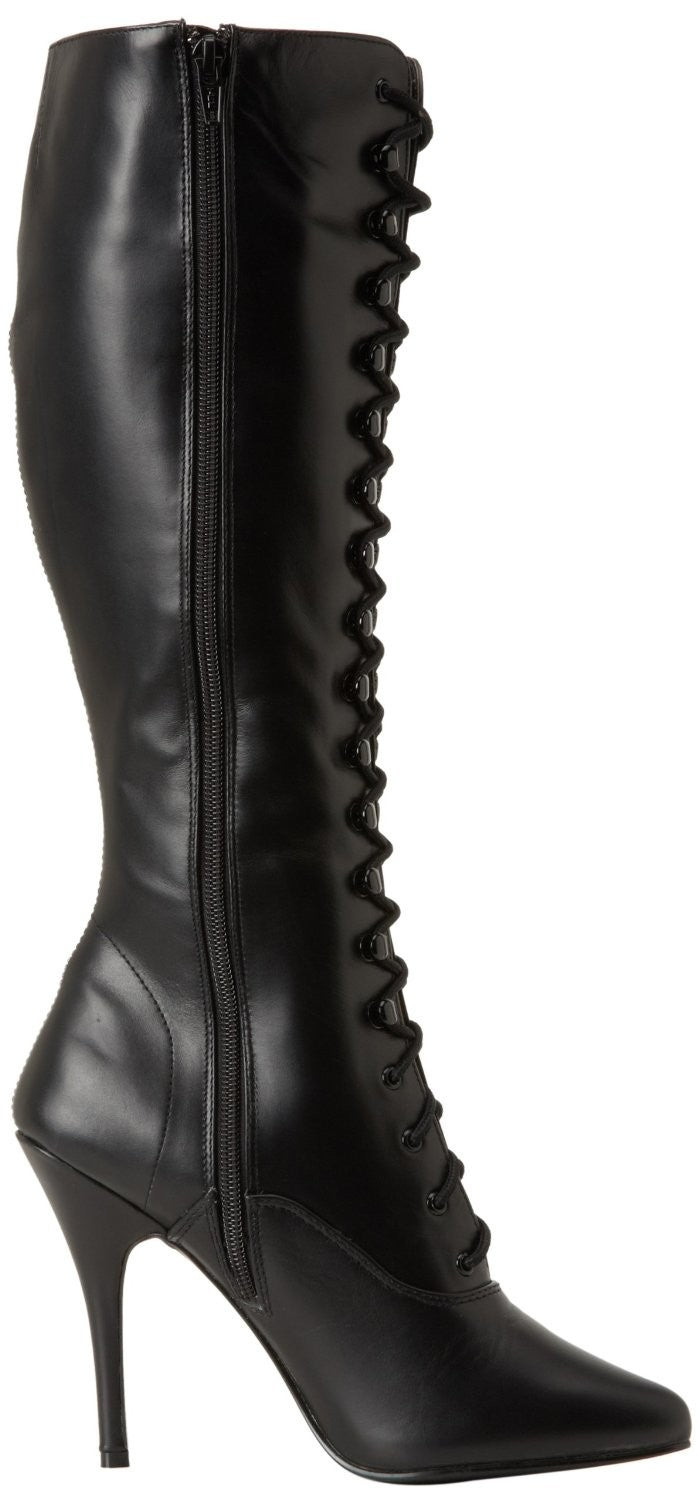 Stiefel mit Schnürung